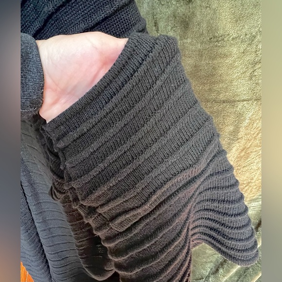 Black Long Open Sweater Vest (Sz Lg) - Picture 3 of 10